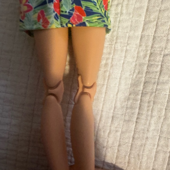 Barbie Made to Move Doll with Flexible Joints & Blonde Hair Blue Eyes W/ Outfit - Picture 12 of 12